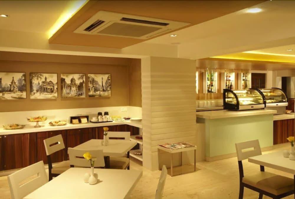 Hotel Bawa Continental Mumbai Exterior photo