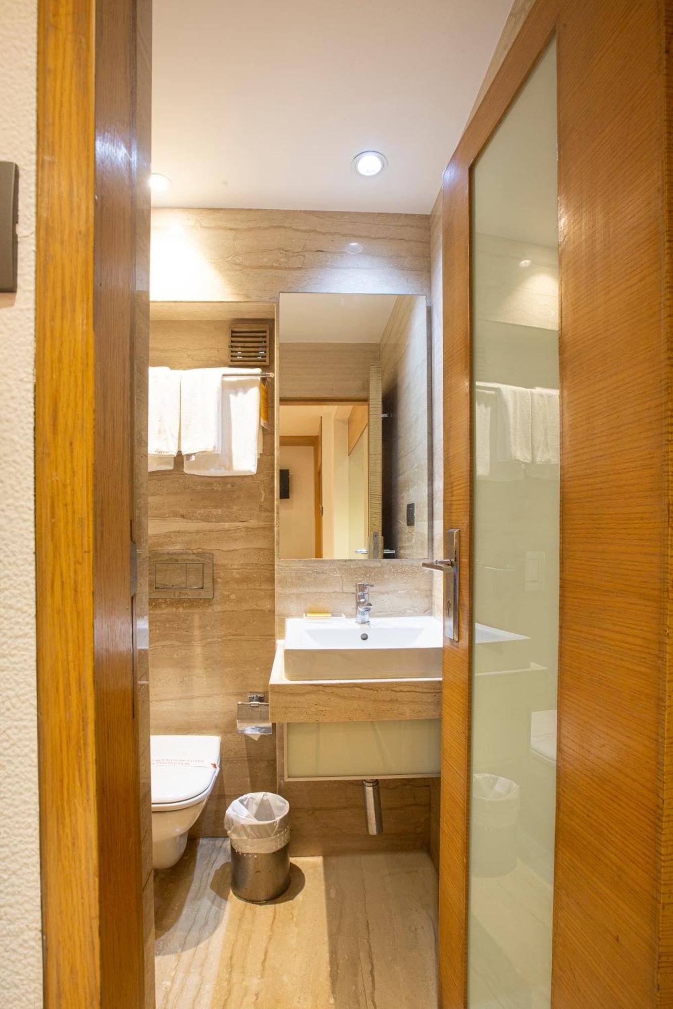 Hotel Bawa Continental Mumbai Exterior photo