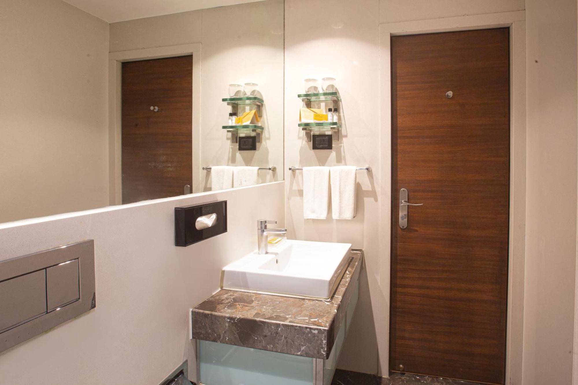 Hotel Bawa Continental Mumbai Room photo